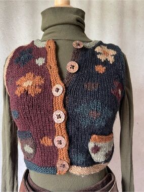 Tara Hanknits 100% Wool Flower Print but Down Sweater Vest